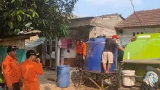 Cerita Warga Tangsel Mandi di Kantor karena Krisis Air Bersih