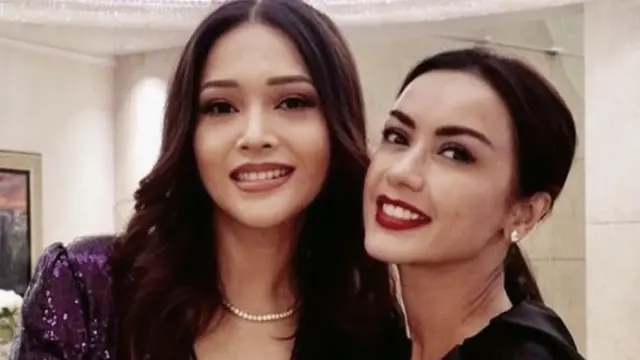 Deretan foto Gaya Maia Estianty di Yerusalem, salah satunya ke kondangan,  credit: Instagram/(@maiaestiantyreal)