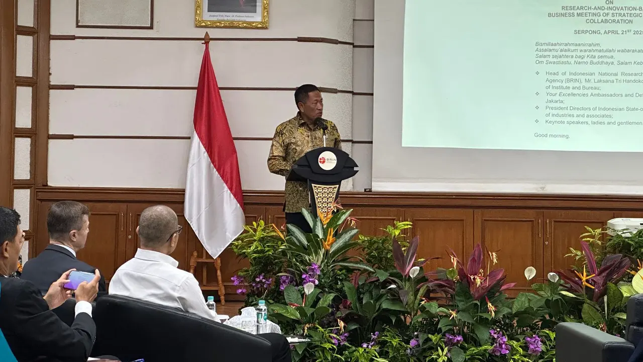 Wamenhan RI Donny Ermawan dalam acara Forum Bisnis Industri Strategis Berbasis Riset dan Inovasi di Kawasan Puspiptek, Serpong, Senin (21/4/2025). (Liputan6.com/Benedikta Miranti)