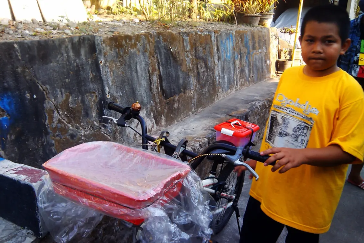 Bocah Penjual Kue Asal Jogja Ini Tularkan Semangat Sumpah Pemuda