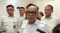 Wakil Menteri Ketenagakerjaan, Immanuel Ebenezer Gerungan di Kantor Kemnaker, Jakarta, Senin (19/5/2025). (Arief/Liputan6.com)