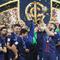 Skuad PSG merayakan kesuksesan menjadi juara Piala Interkontinental 2025 usai mengalahkan Flamengo, Kamis (18/12/2025). (AP Photo/Hussein Sayed)