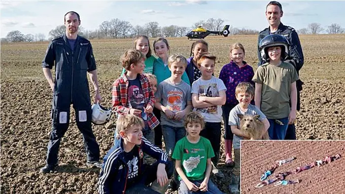 Bantu Polisi Sergap Buronan, Anak-anak Ini Buat Panah Manusia