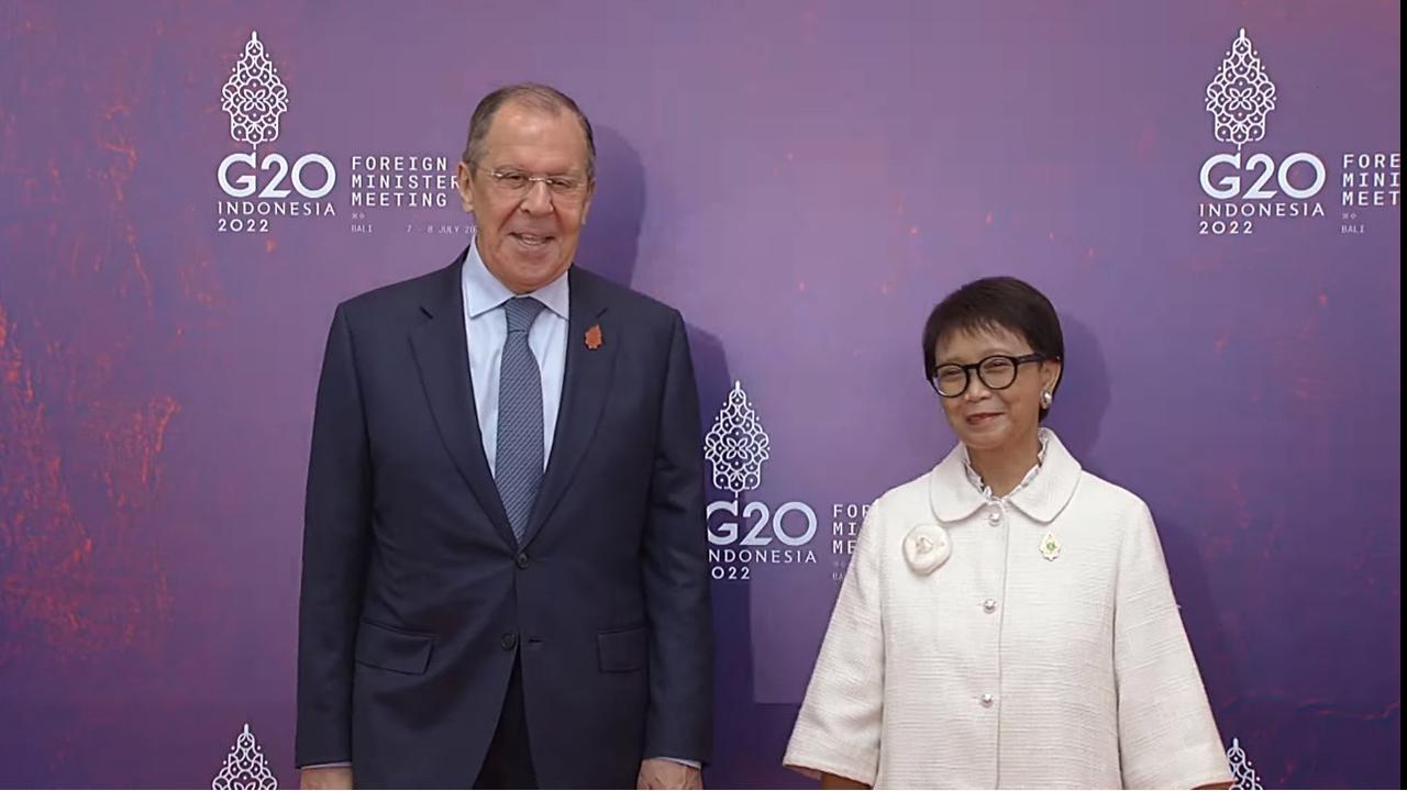 Menlu Retno Marsudi dan Menlu Rusia Sergey Lavrov.