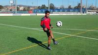 Sebelum menjalani latihan resmi dengan Espanyol B, Evan Dimas menjalani latihan solo di Stadion Cornella El Prat, Barcelona. (Bola.com/La Liga)