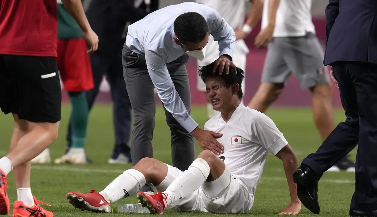 Takefusa Kubo. Sayap Jepang berusia 20 tahun ini mengoleksi 3 gol namun gagal membawa timnya merebut medali perunggu usai kalah 1-3 dari Meksiko. Ketiga gol dicetaknya di fase grup, masing-masing 1 gol saat melawan Afrika Selatan, Meksiko dan Prancis. (Foto: AP/Gregory Bull)