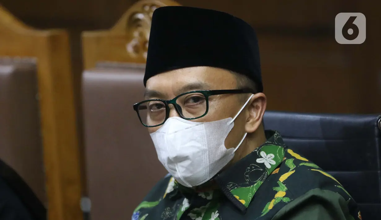 Terdakwa kasus suap dana hibah Kemenpora kepada KONI, Imam Nahrawi saat menjalani sidang lanjutan di Pengadilan Tipikor Jakarta, 18 Maret 2020. Imam Nahrawi yang saat itu menjabat menteri Jokowi di Kabinet Kerja ditahan oleh KPK pada 27 September 2019 silam. (Liputan6.com/Helmi Fithriansyah)