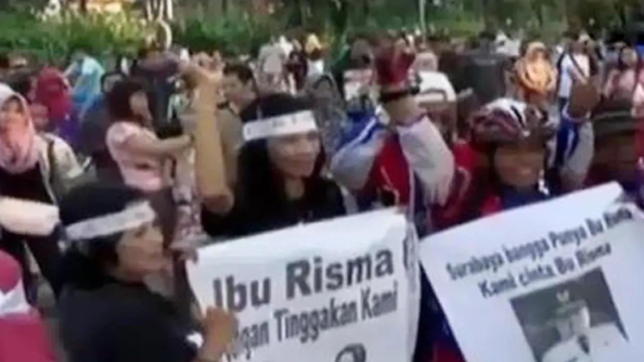 Petisi Tolak Risma Maju ke Pilkada DKI