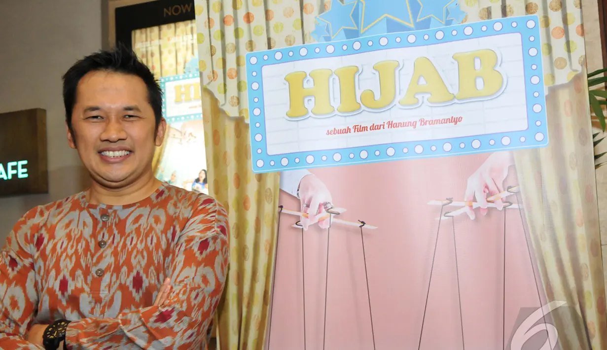 Hanung Bramantyo saat menghadiri Gala Premiere "Hijab" di XX1, Epicentrum Jakarta, Selasa (13/1/2015). (Liputan6.com/Panji Diksana)