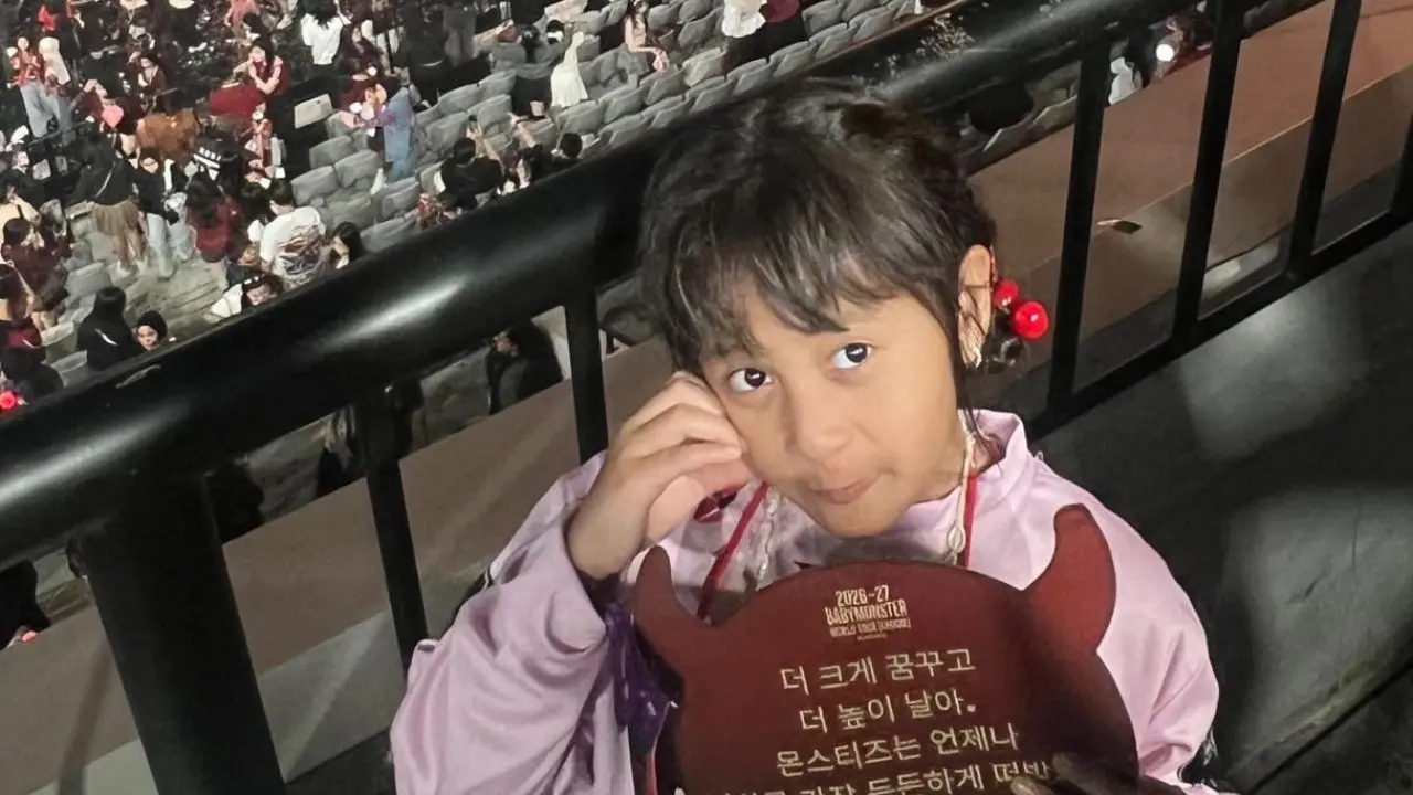 Chua KOTAK Temani Anak Nonton Konser BABYMONSTER, Sekalian Momong Anak Tantri Syalindri