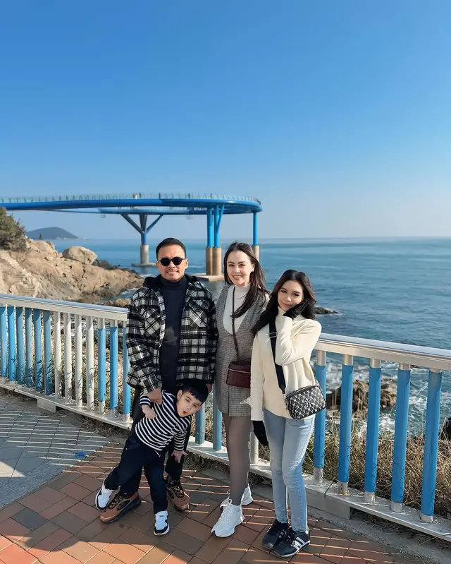 6 Potret kebersamaan Jennifer Dunn dan Chantal, putrinya yang sudah ABG, seperti kakak dan adik