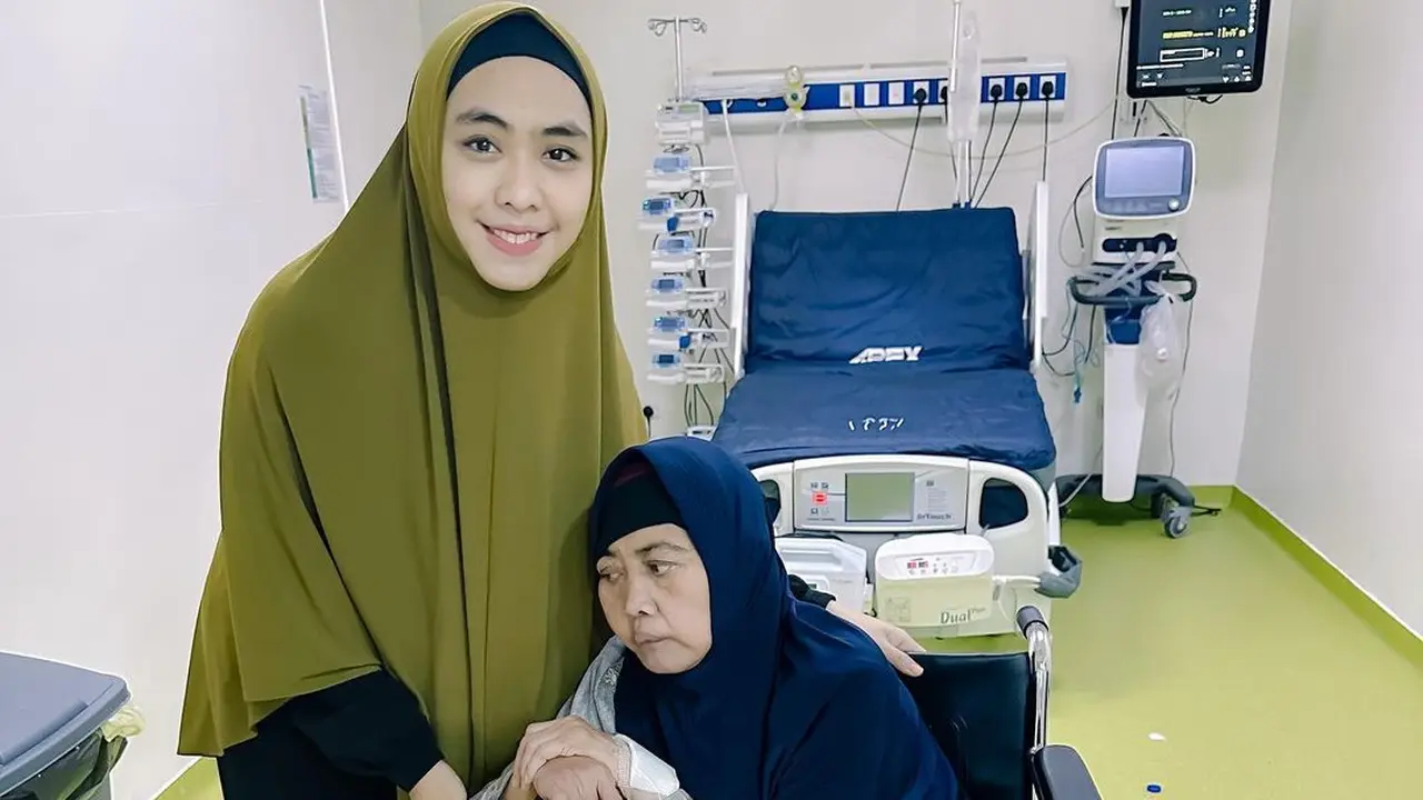 Oki Setiana Dewi dan Ibu