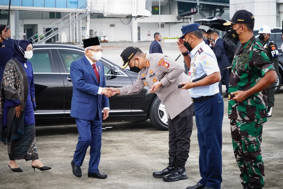 Wakil Presiden (Wapres) Ma’ruf Amin didampingi Ibu Wury Ma’ruf Amin