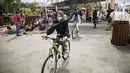 Wisatawan bersepeda di Pantai Ancol, Jakarta, Sabtu (25/12/2021). Libur Natal dimanfaatkan masyarakat berwisata ke Pantai Ancol, Kawasan Pantai Ancol merupakan salah satu objek wisata yang kerap menjadi tujuan wisatawan saat mengisi waktu liburan. (Liputan6.com/Faizal Fanani)