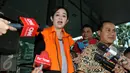 Dessy A Edwin memberikan komentar usai menjalani pemeriksaan di Gedung KPK, Jakarta, Jumat (29/1/2016). Dessy diperiksa sebagai saksi terkait kasus suap proyek di Kementerian PUPR dengan tersangka Damayanti Wisnu Putranti. (Liputan6.com/Helmi Afandi)