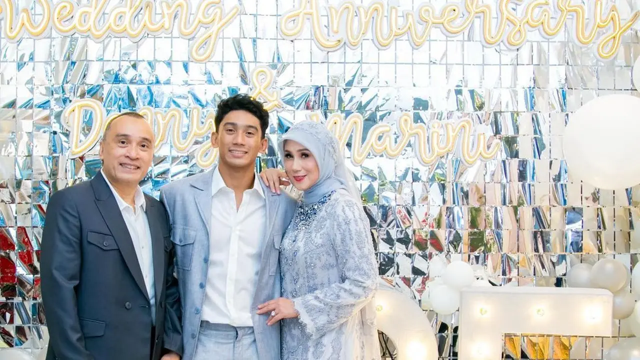 Marini Zumarnis dan Denny Wardhana rayakan wedding anniversary ke-25 (Foto: Instagram marinizumarnisreal)