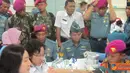 Citizen6, Surabaya: Korps Marinir mengirimkan 550 personel dari Pasmar-1 diantaranya dari Denmako Pasmar-1, Brigif-1 Mar, Menbanpur-1 Mar, Menart-1 Mar, Menkav-1 Mar, Yontaifib-1 Mar dan Yonmarhanlan V Surabaya. (Pengirim: Budi Abdillah)