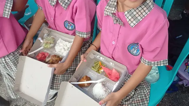 Pemberian makan bergizi gratis di Kolaka Utara, Kamis (3/12024).
