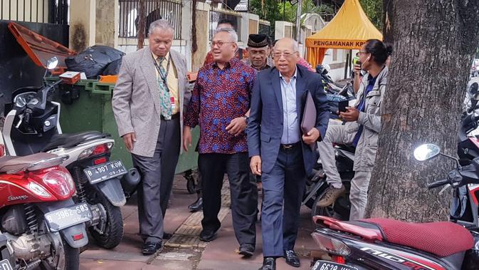 Tim hukum PDIP menyambangi Komisi Pemilihan Umum (KPU), Kamis (16/1/2020). (Merdeka.com/ Wilfridus Setu Embu)