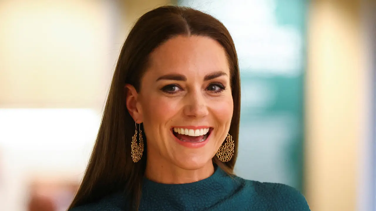 Kate Middleton Wakili Ratu Elizabeth II di Acara Penghargaan, Tampil Beda dengan Gaun Hijau Rp14 Juta