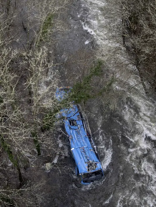 Bus Terjun dari Jembatan di Spanyol, Empat Orang Tewas