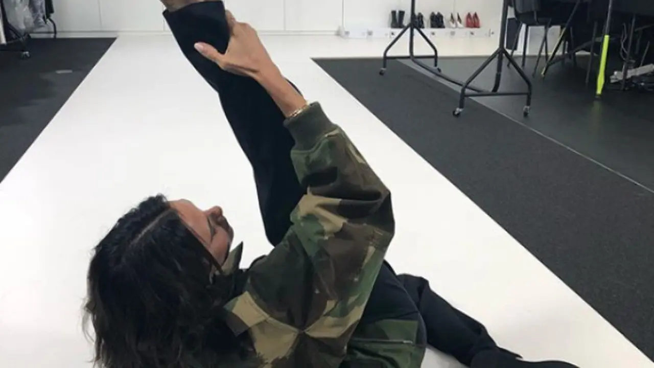 Ini Gaya Khas Victoria Beckham Sebelum Debut London Fashion Week 2018