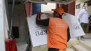 Pendistribusian logistik Pemilu ini dilakukan menjelang hari H pelaksanaan Pilkada Serentak 2024 yang akan berlangsung pada Rabu 27 November 2024. (Liputan6.com/Herman Zakharia)