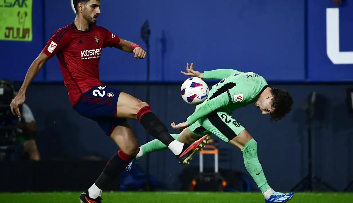 Dua gol Atletico dicetak oleh Antoine Griezmann dan Rodrigo Riquelme. (ANDER GILLENEA / AFP)