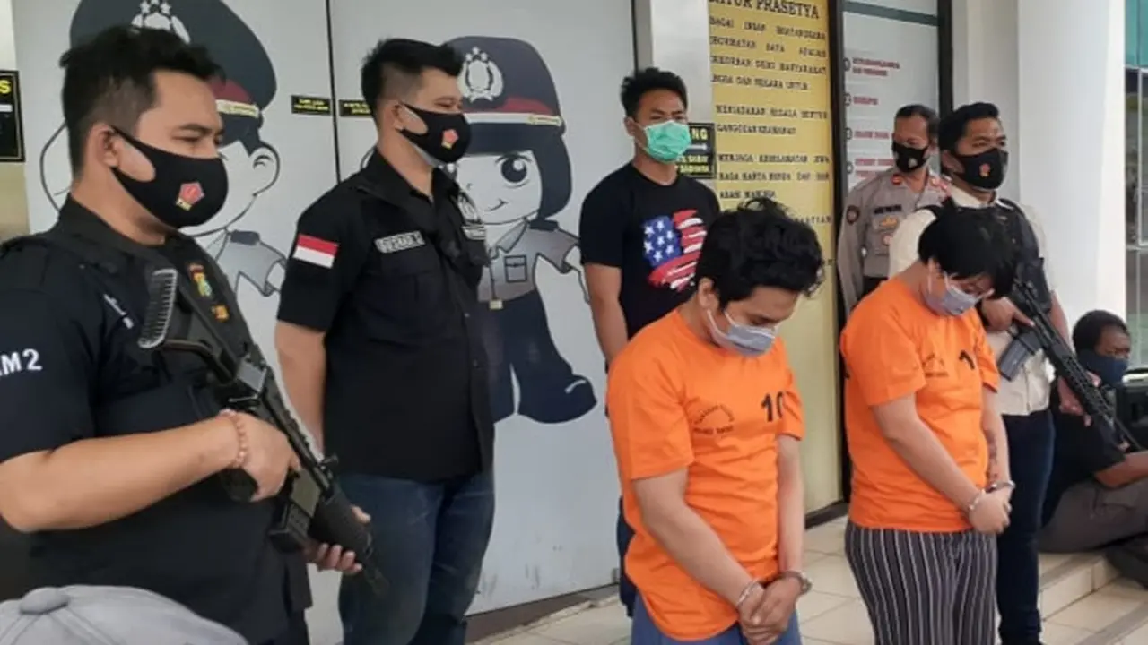 Polres Tangerang Selatan (Tangsel), berhasil ungkap pembuatan ekstasi rumahan di Jalan Palem Semi, Kecamatan Cipondoh, Kota Tangerang.
