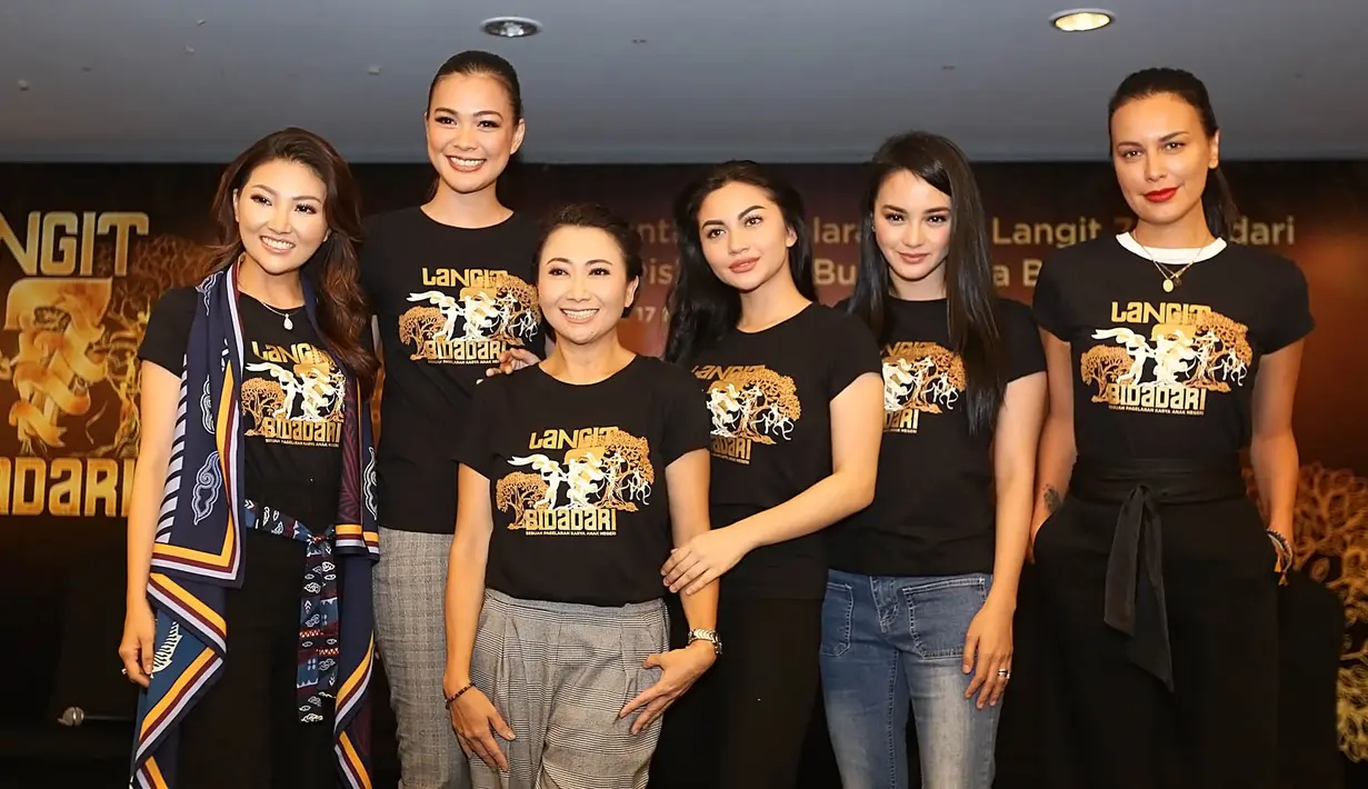 "Terharu, campur aduk banget. Aku pecinta theater play cuma nggak pernah terpikir untuk main, tapi mungkin  lima atau sepuluh tahun ke depan ketika aku sudah mengerti betul theater play," ujar Ariel Tatum di Grand Kemang. (Bambang E.Ros/Bintang.com)