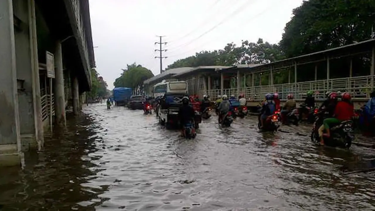 banjir-daan-mogot-140118b.jpg