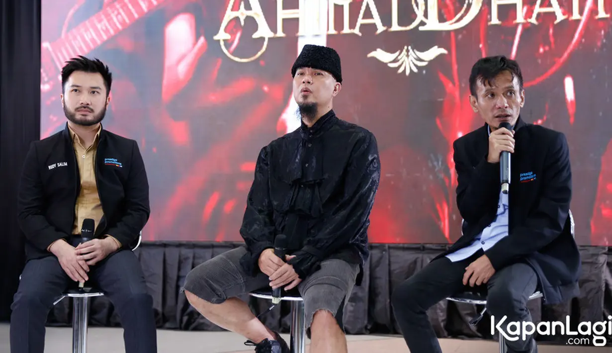 "Saya ingin menjaga marwah Dewa 19. Karena setelah lebaran, Dewa 19 akan konser eksklusif satu minggu dua kali sampai Desember 2023. Jadi tidak boleh ada konser lain yang membawakan lagu Dewa 19, bisa menggangu," kata Dhani. [Foto: KapanLagi.com/Bayu Herdianto]
