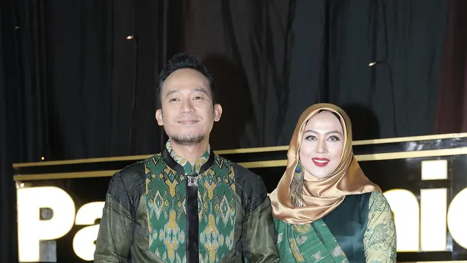 Denny Cagur dan istri