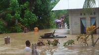 Banjir di Kabupaten Pesisir Selatan, Sumbar. (Foto: Liputan6.com/Novia Harlina)