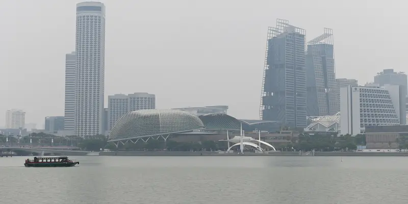 Suasana Singapura yang Tertutup Kabut Asap dari Indonesia
