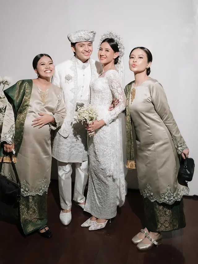 Potret Hanggini Jadi Bridesmaid di Prosesi Akad Nikah Shenina dan Angga Yunanda