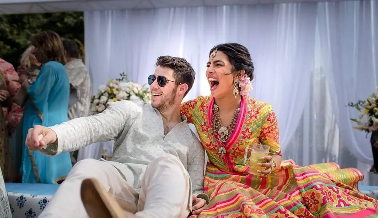 Manisnya Kemesraan Priyanka Chopra dan Nick Jonas saat pesta pernikahan (Liputan6.com/IG/@priyankachopra)
