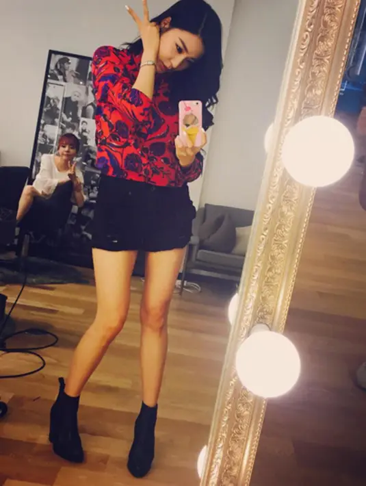 Tiffany mengaku dirinya sangat tertarik untuk menonton film yang dikenal sangat vulgar. (instagram/Bintang.com)