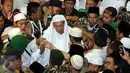 Habib Luthfi bin Yahya usai mengikuti Istighosah Nahdlatul Ulama (NU) di Masjid Istiqlal, Jakarta, Minggu (14/6). Istighosah tersebut menyambut bulan Ramadan 1436 H sekaligus pembukaan Munas Alim Ulama. (Liputan6.com/Helmi Afandi)