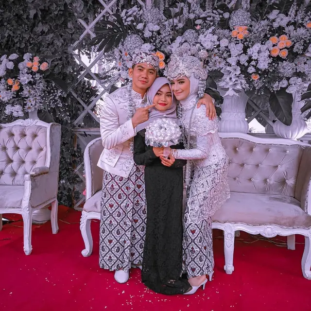 Kenal Lewat Taaruf, Ini 6 Momen Pernikahan Rizki D'Academy dan Nadya Rahayu