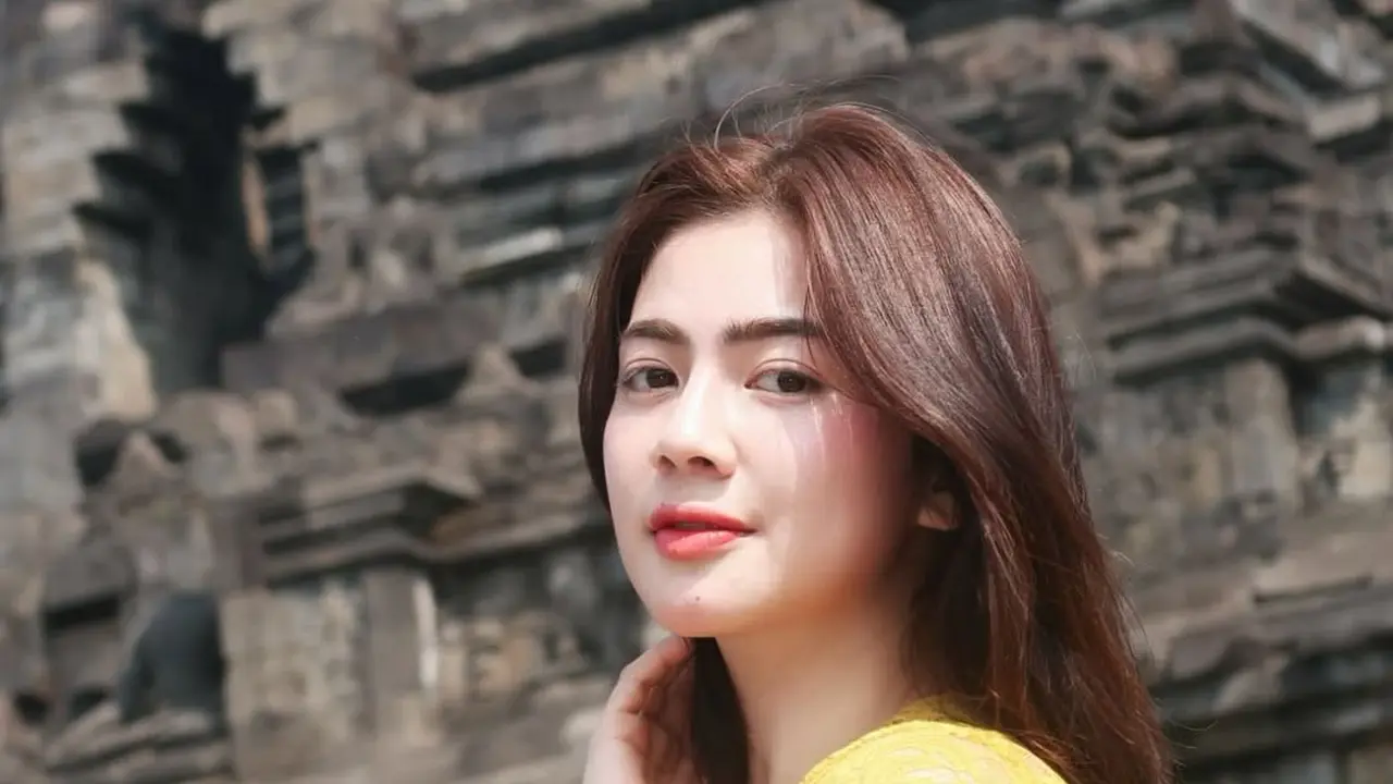 Kebaya Felicya Angelista saat Liburan