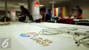 Sejumlah pewarta mulai bekerja di Main Press Centre (MPC) yang terletak di Gate 18 National Stadium Singapura, Senin (1/6/2015). Meja kerja para wartawan juga dilengkapi kabel data dan jaringan nirkabel. (Liputan6.com/Helmi Fithriansyah)