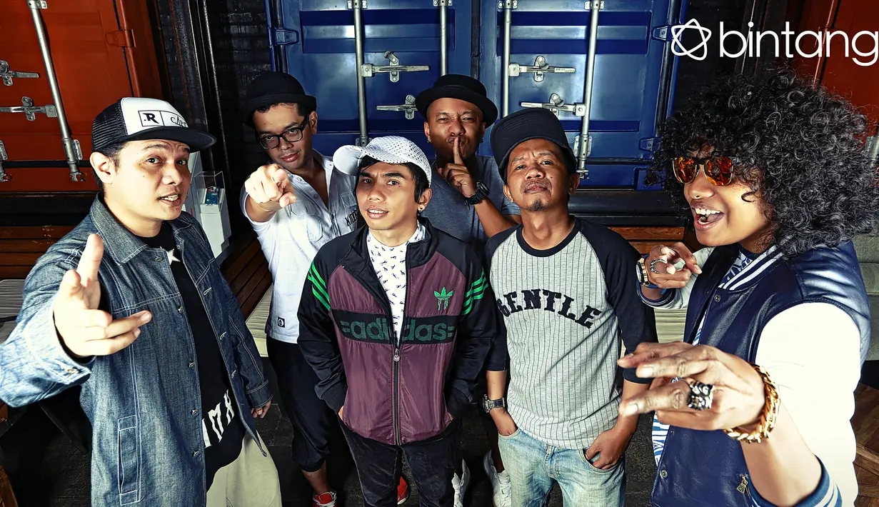 Untuk menandai perjalanan kariernya 17 tahun yang jatuh tanggal 20 juli mendatang, T-Tive akan menggelar konser sebagai perayaan ulang tahun. (Photo: Andy Masela, Digital Imaging: Muhammad Iqbal Nurfajri/Bintang.com)