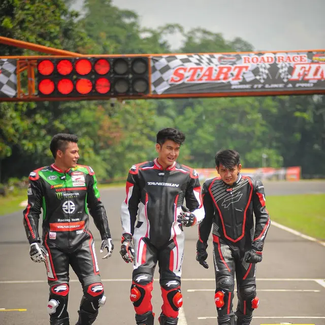 6 Potret Angga Putra Bareng Pemain Anak Jalanan Reborn, Karakter Masih Melekat