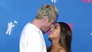 Dilansir dari AceShowbiz, Ariana hadir dalam acara stand-up milik Pete Davidson. (Paul Zimmerman - Cosmo)