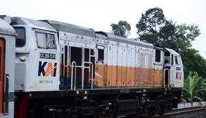 Kereta KA Siliwangi berhenti di Stasiun Cipatat. (Foto: Liputan6.com/Muhamad Husni Tamami)