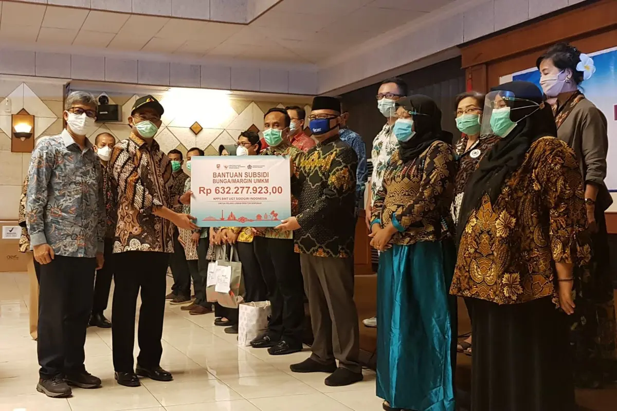 Penyerahan subsidi margin non KUR ke KSPPS Baitul Maal wa Tamwil (BMT) Usaha Gabungan Terpadu (UGT) Sidogiri, di Jawa Timur senilai Rp 632 juta.