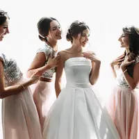 Mendampingi teman yang akan menikah./Copyright shutterstock.com