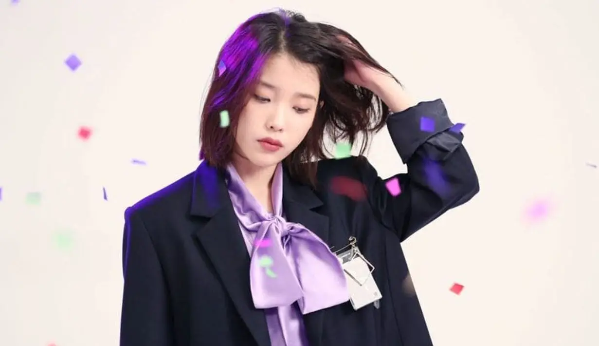 IU juga berhasil mendapatkan beberapa penghargaan baik dari dunia musik dan akting. salah satunya adalah SBS Drama Awards 2016, penghargaan itu berhasil dimenangkan IU lewat drama Scarlet Heart. (Foto: Soompi.com)