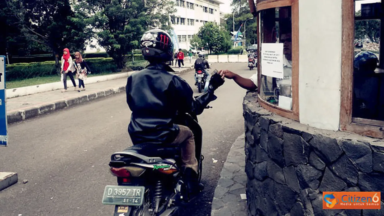 citizen6-sgtc-upi-parkir-130515b.jpg